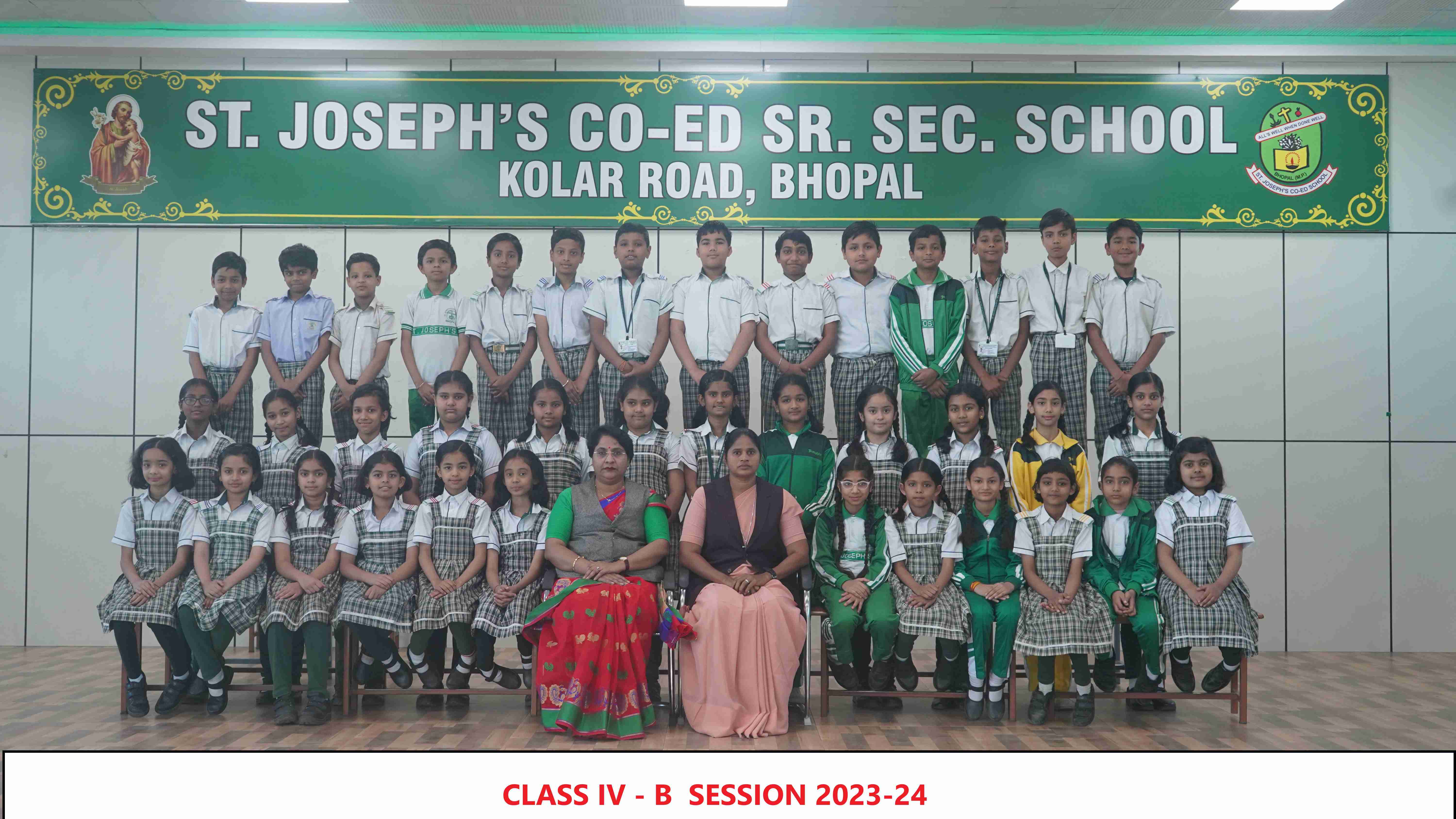 CLASS III & IV GROUP PHOTOGRAH 23-24