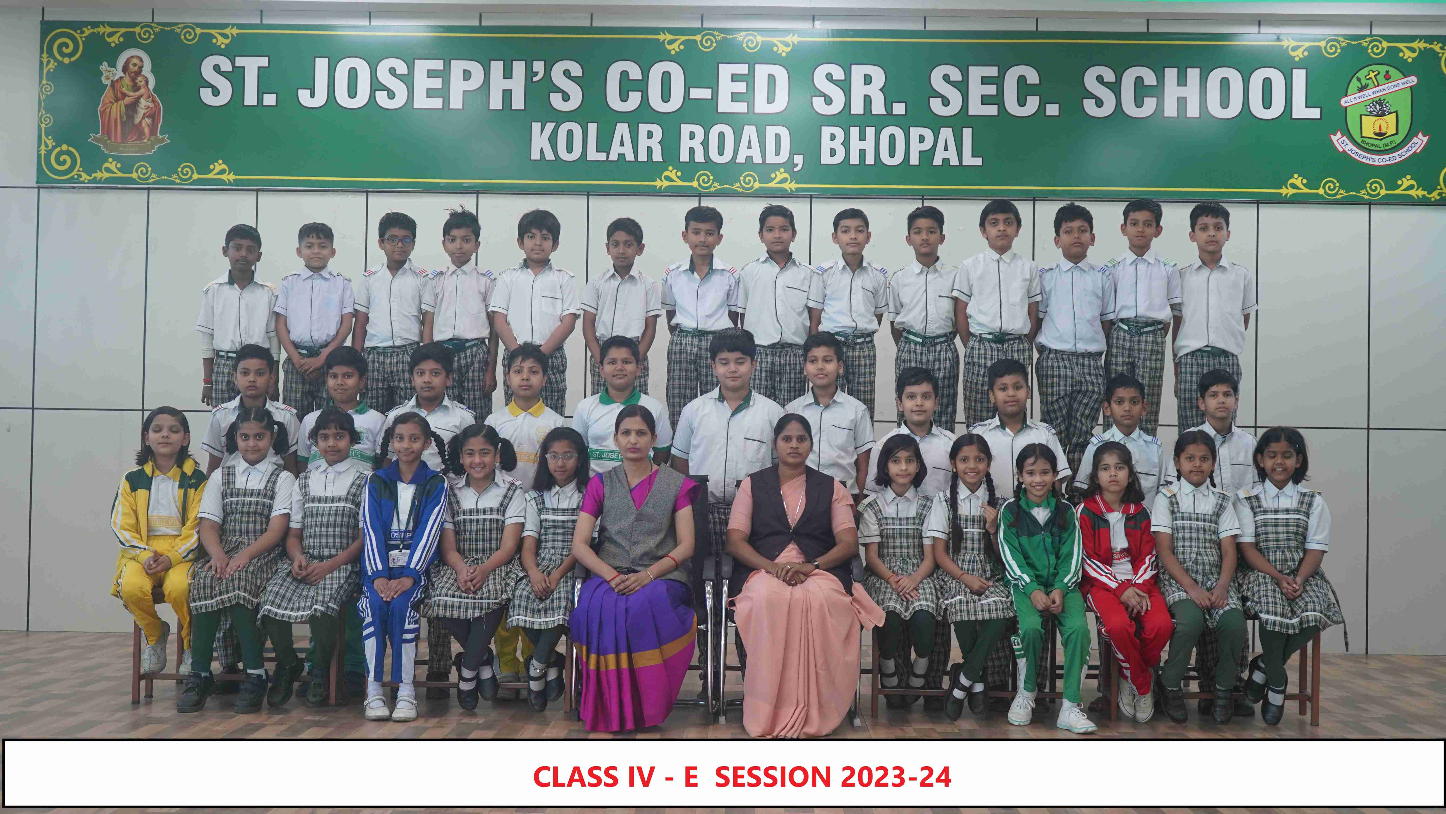 CLASS III & IV GROUP PHOTOGRAH 23-24