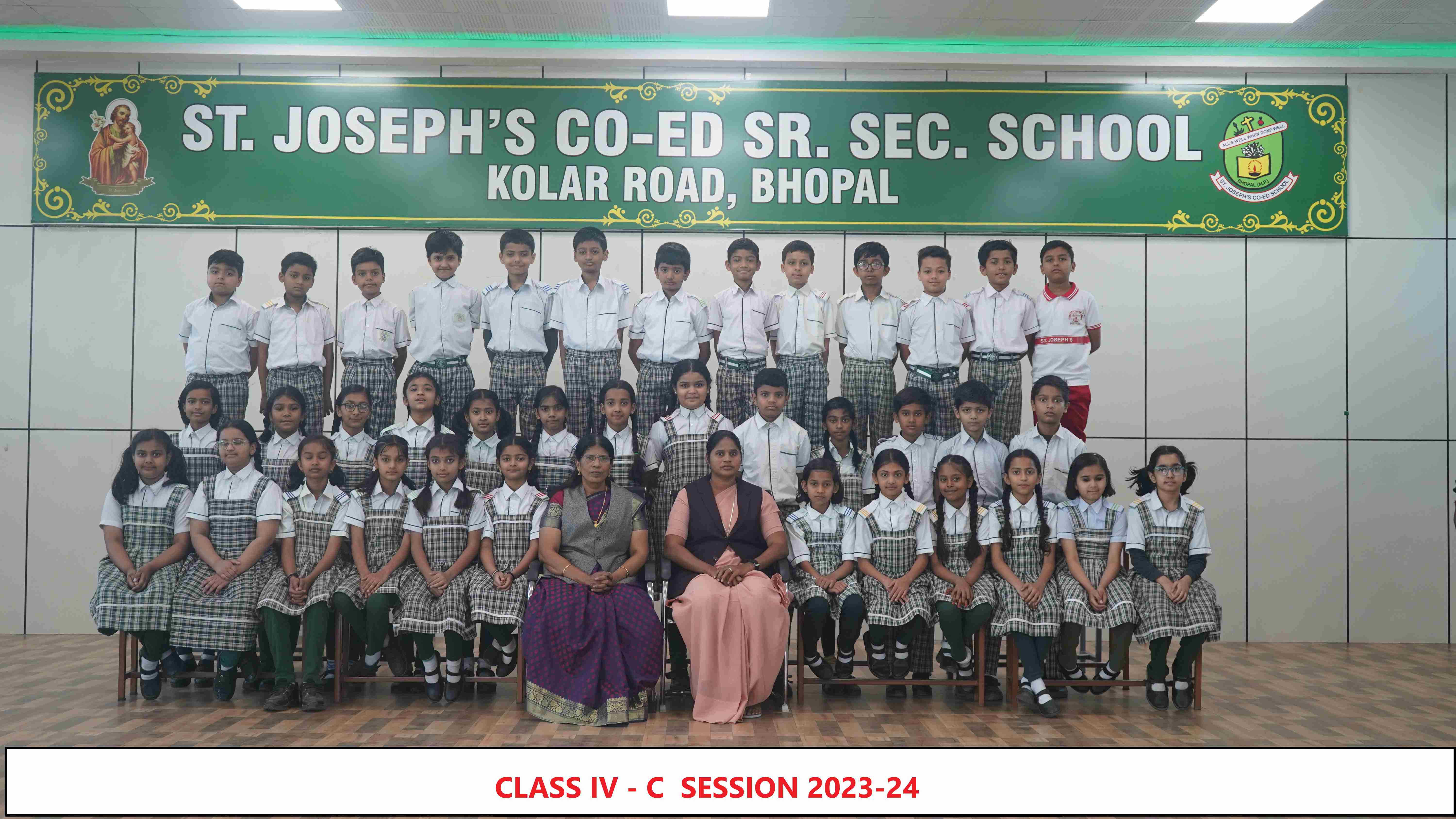 CLASS III & IV GROUP PHOTOGRAH 23-24