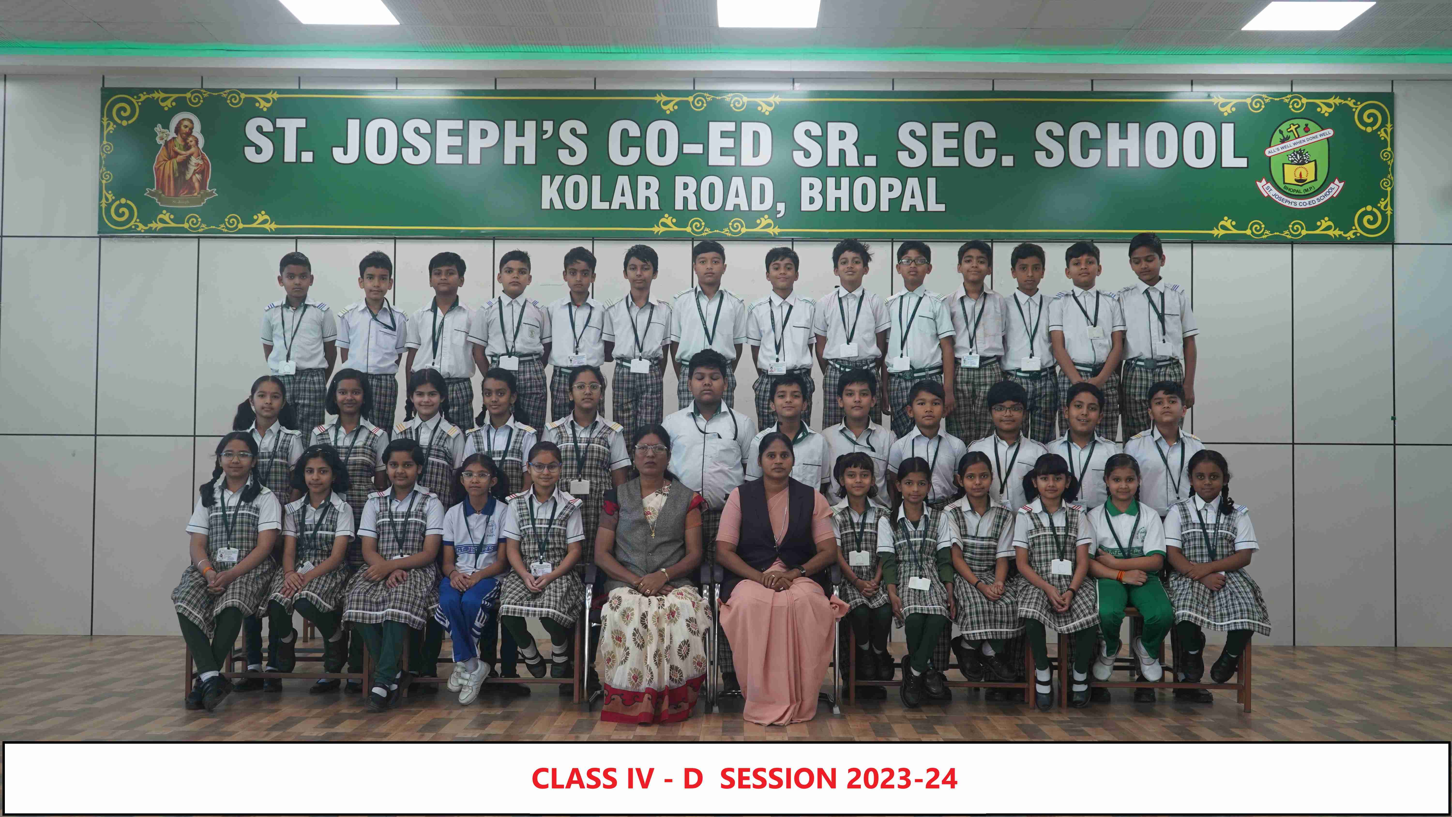 CLASS III & IV GROUP PHOTOGRAH 23-24