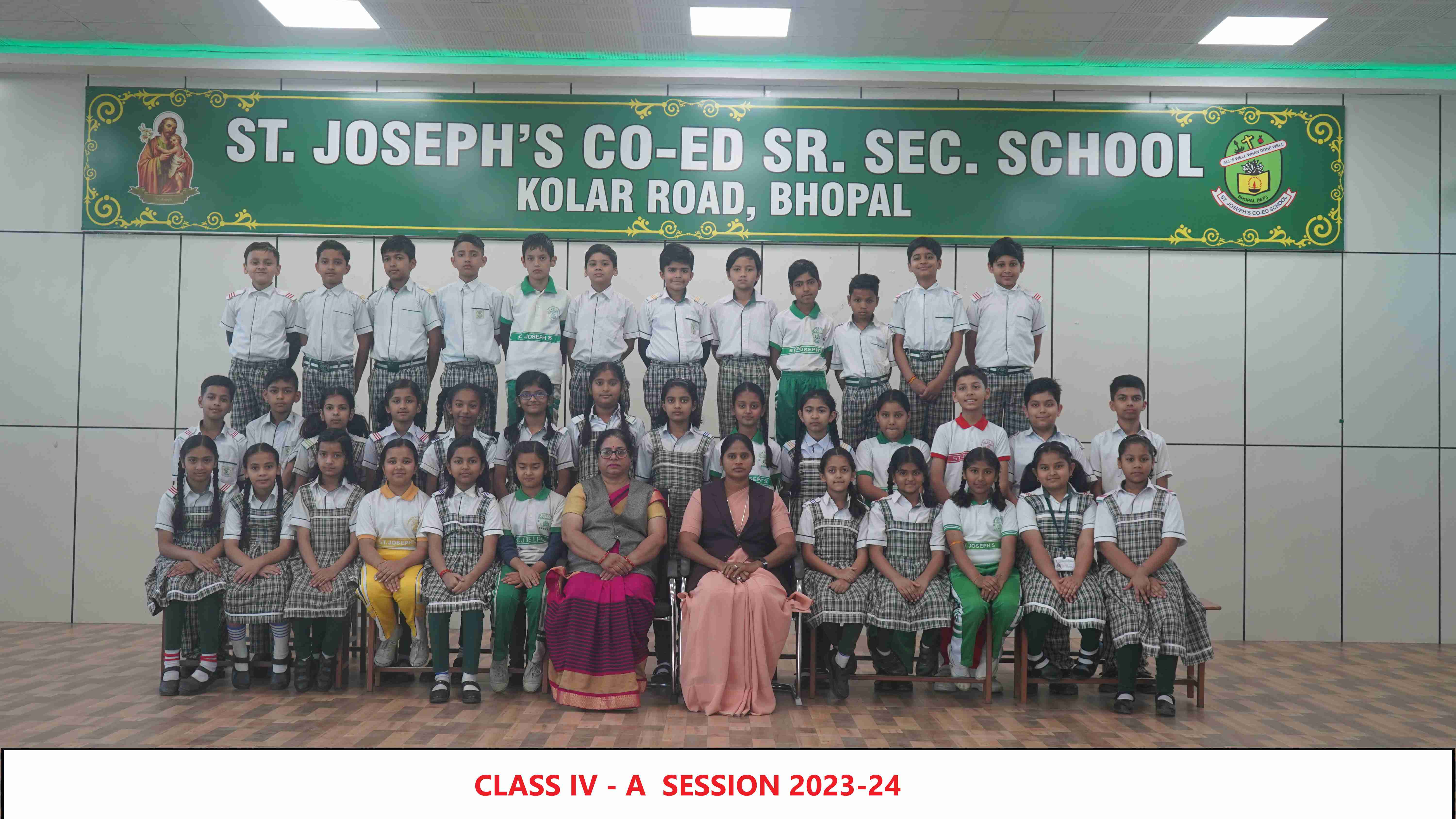 CLASS III & IV GROUP PHOTOGRAH 23-24